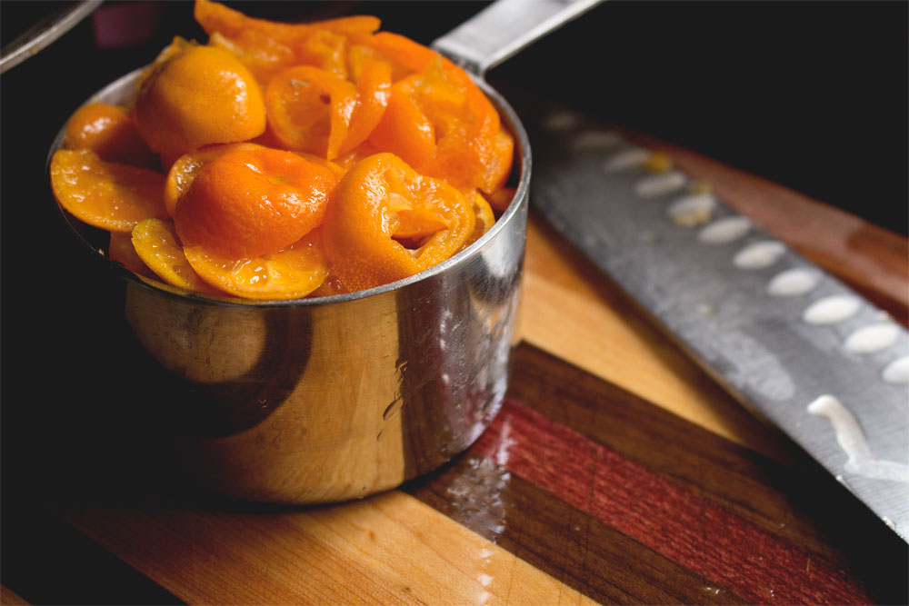 kalamansi-marmalade_being-cut-on-board