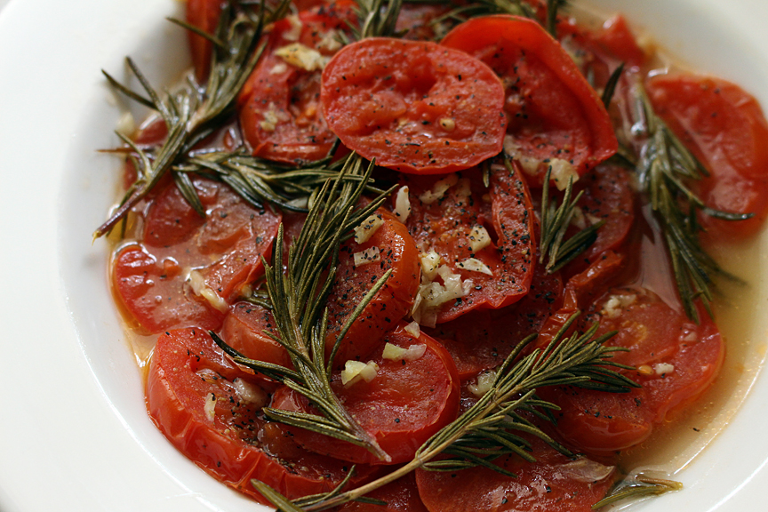 roasted tomatoes med close up